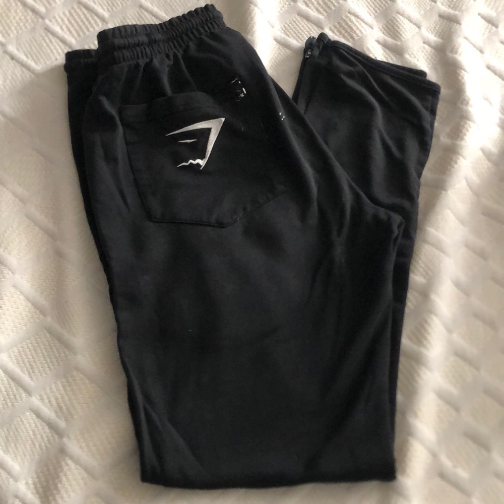 Gym shark sweats black